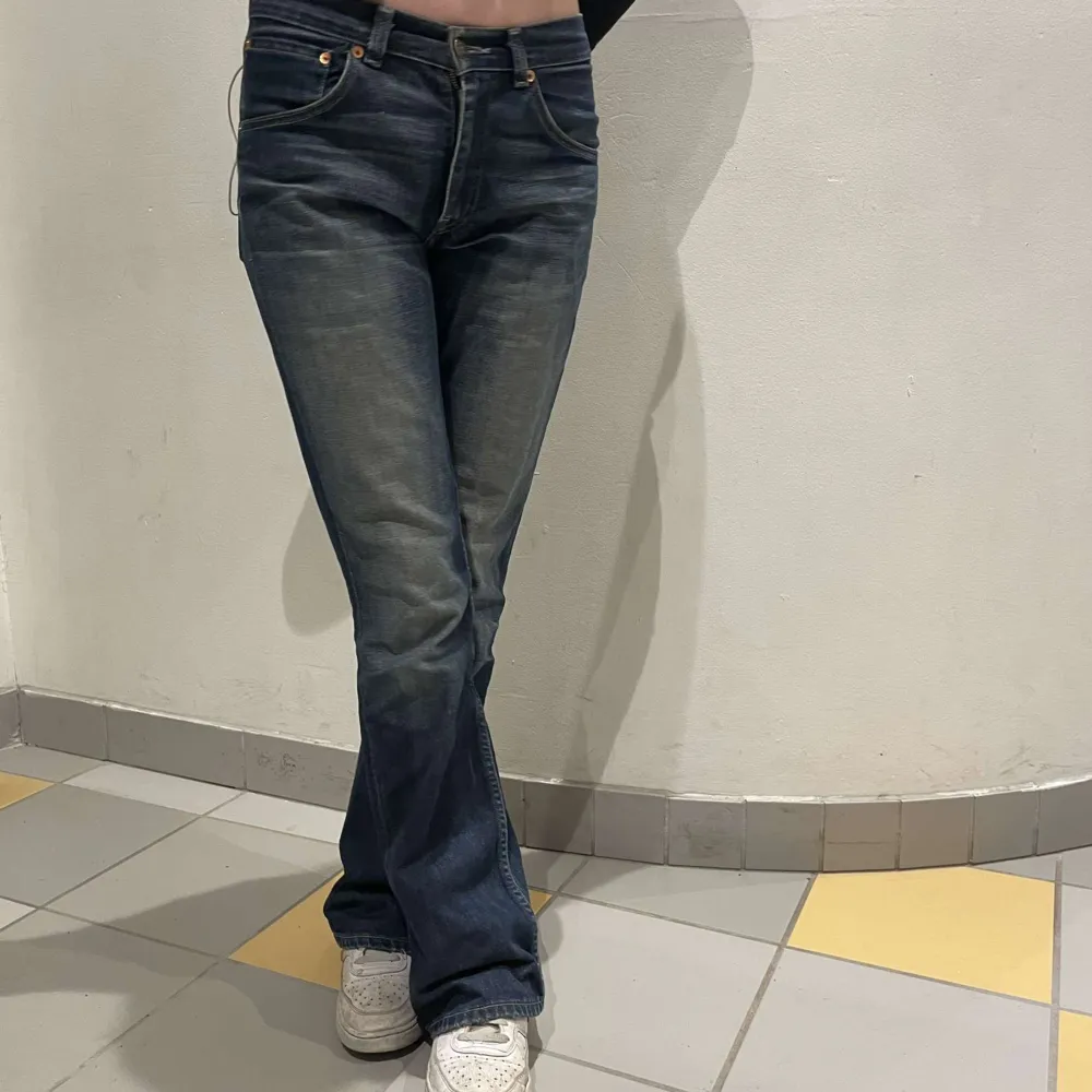 Levis jeans som är lite bootcut. Bra skick, storlek och midja står på sista bilden. . Jeans & Byxor.