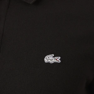 Lacoste polo tröja  - Nytt pris: 1350kr. Mitt pris: 150kr Säljer en svart Lacoste polo tröja då den inte passar min stil, haft på mig den en gång så kvalitet är 10/10. För mer frågor eller bilder så skriv bara😇 