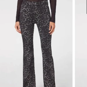 Leopard jeans - Lägger upp igen pga oseriösa köpare så lägger upp de för högsta bud jag fick! Säljer till de första som skriver.