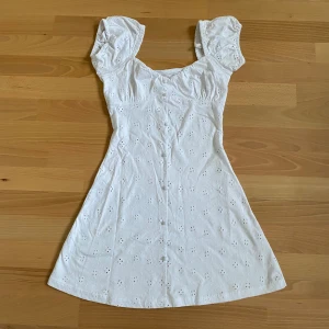 Studentklänning - Jättesöt💗 köpt på plick men nyskick. Pris kan diskuteras såklart!