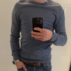 Tröja o merinoull  - Tja! Säljer en fet tröja från dressman i merinoull. Har ett litet hål (bild 3) Nypris 700kr Mitt pris 249kr