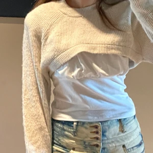 Bolero  - I storlek xs, från hm, bra skick bara använd 2-3 gånger✨✨