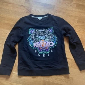 Kenzo tröja  - Kenzo tröja i storlek XS, använd fåtal gånger och är i nyskick. 