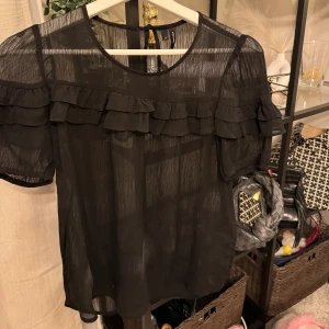 Volangblus  - Så snygg volangblus 💓 