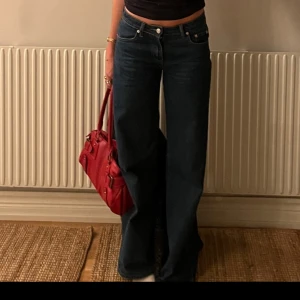 Jeans - Jeans från edikted, helt oanvända i storlek xs, skriv för fler bilder. Sista bilden gör inte jeansen rättvis. 