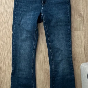 Lågmidjade jeans Only  - Lågmidjade blå jeans från Only.  Strl xs 30.  Endast provade 