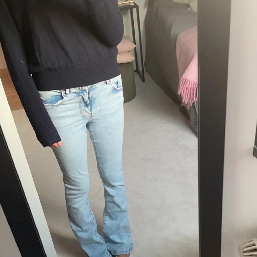 Supersnygga Lågmidjade jeans. Superbra skick, nästan aldrig använda pga för små.. Jeans & Byxor.