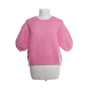 Supersöt tröja från zara!💕 - En superfin rosa stickad trekvartsärmströja från Zara, använd ca 2/3 gånger så den är i mycket bra skicka💕💕🎀 orginalpris 350 tror jag. Inga defekter.
