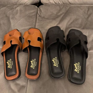 Tofflor - Inspirerade tofflor  Stl 36 men passar även 37  Helt nya, aldrig använda 300kr st 