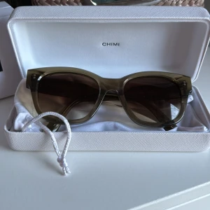 Gröna 07 chimis  - Helt oanvända 07 chimis i superskick!! Har inte kommit till användning och köpte dom i somras💗💗 original ask och låda inkommer🙌🏼