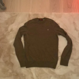 Morris merinoull teöja (Fraktar ej) - Säljer min sjukt snygg Morris tröja i storlek Xs som är andvänd fåtal gånger och är 9.5/10 skick så gott som ny. Säljer för att den nu är för liten och andvända ej. Nypris  1399kr säljer för 500kr Fraktar ej möts upp i Göteborg 