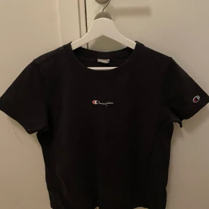 Champion T-shirt  - Svart champion tshirt i jättefint skick! 
