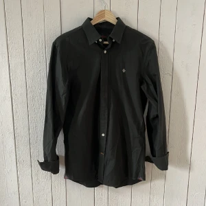 Morris skjorta - Morris skjorta i mycket bra skick. Vid fler frågor eller funderingar kom PM, storlek S