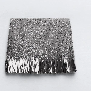 Minikjol med paljetter zara - Säljer denna slutsålda kjol ifrån Zara  Storlek S Pris kan diskuteras 