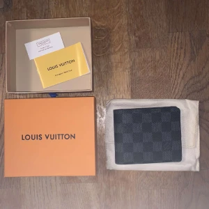 Louis Vuitton plånbok - Tjena säljer nu min plånbok knappast använd och har kvitto och box. Priset ej hugget i sten