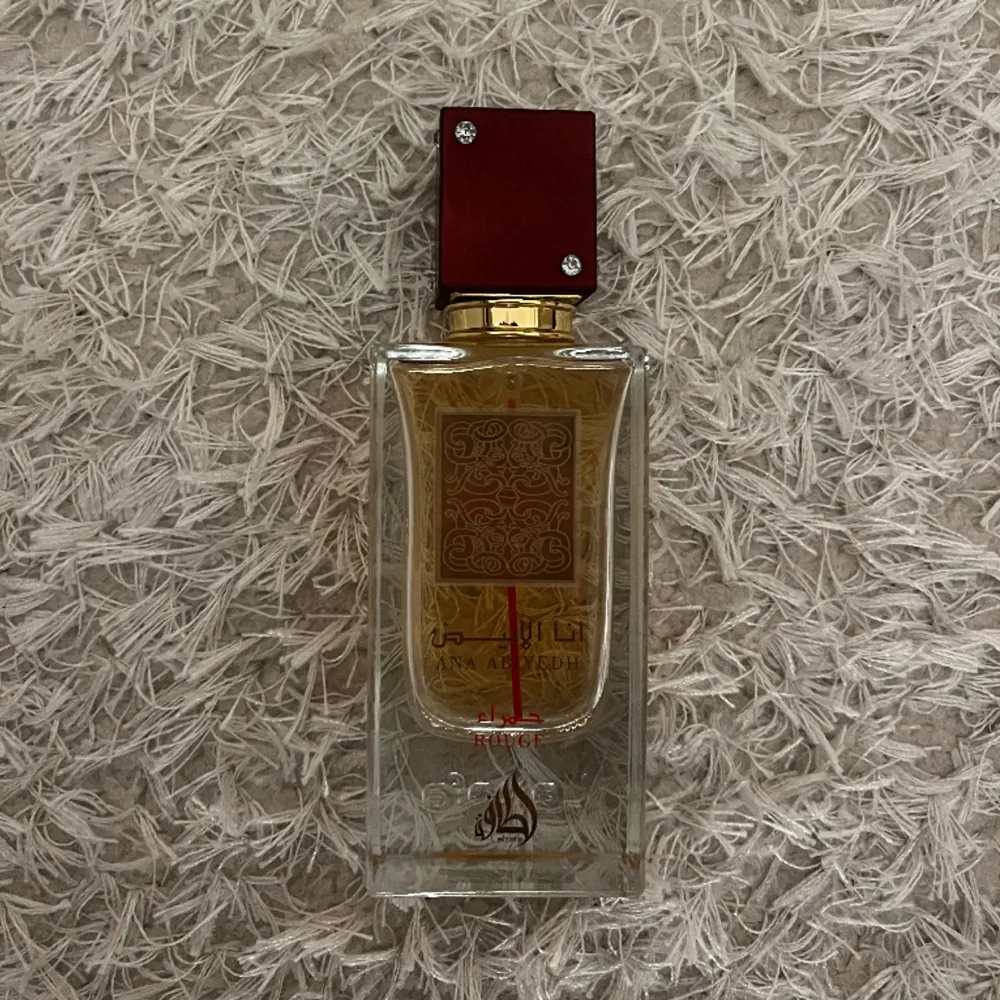 60 ml parfym som basically är en baccarat rouge 540 dupe. Känd på TikTok. ”Arabisk parfym”. Parfym.