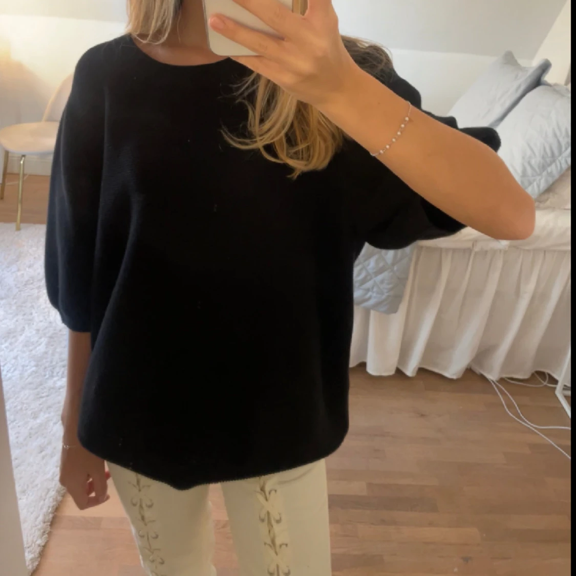 Svart stickad t shirt