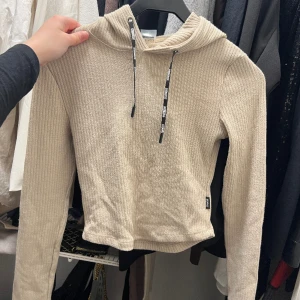 Stronger tröja  - Knappt använd storlek s 