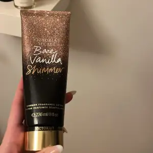 Body lotion från victoria secret, nästan hela kvar. Luktar så gott och håller länge.