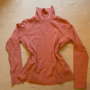 Rosa polotröja - Rosa polotröja från Friboo. Säljer då den inte kommer till användning❤️