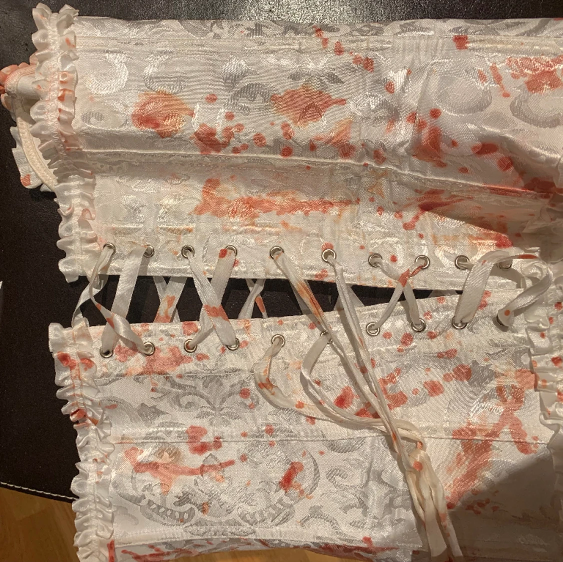 Blodig korsett  - 90