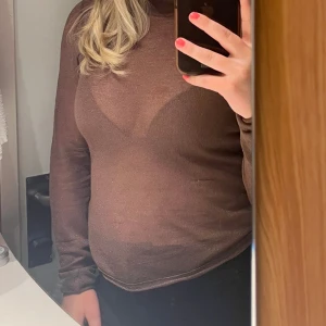 Topp ifrån NAKD - Topp använd två gr, används inte, strl S, brun glittrig