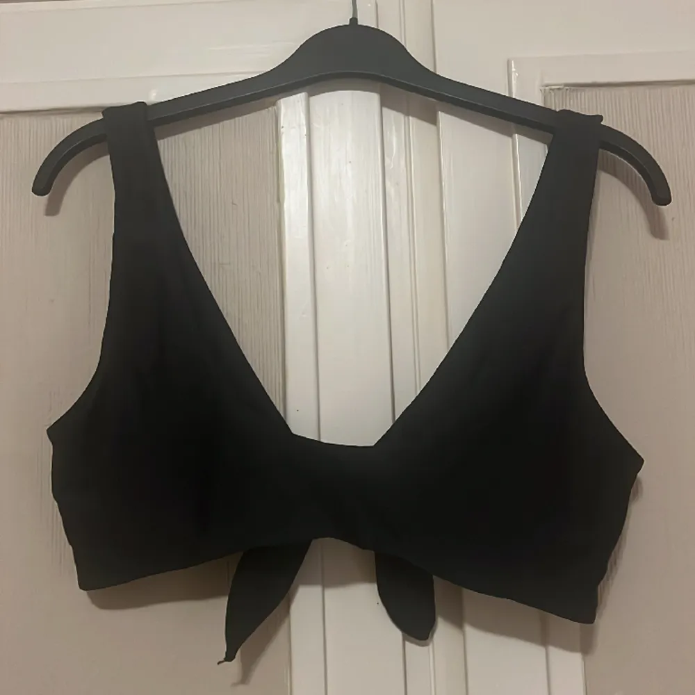 Säljer denna jättefina bikinitopp då jag inte använder den mer! Jätteskön och fin och endast använd ett fåtal gånger! Nypris: 150kr. Övrigt.