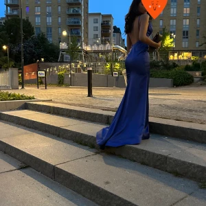 Balklänning  - Säljer min superfina balklänning, endast använd en gång, hör av er om ni undrar något 🫶🏼