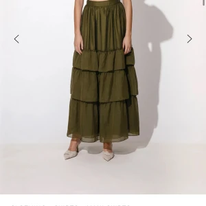 SÖKER detta set från By Malina - Jag söker efter detta set från By Malina i storlek S Kjolen heter Chandra Maxi skirt och toppen Mimi top.