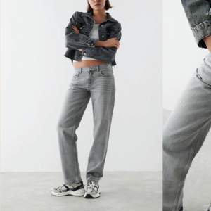Säljer mina gråa jeans som är köpta ifrån Gina tricot pga av att dom inte har kommit till användning på ganska länge köpta för 499kr och säljer för 285kr men kan gå lite lägre i pris!