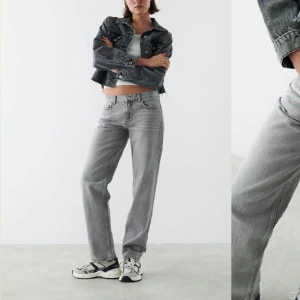  gråa lowwaisted jeans  - Säljer mina gråa jeans som är köpta ifrån Gina tricot pga av att dom inte har kommit till användning på ganska länge köpta för 499kr och säljer för 285kr men kan gå lite lägre i pris!