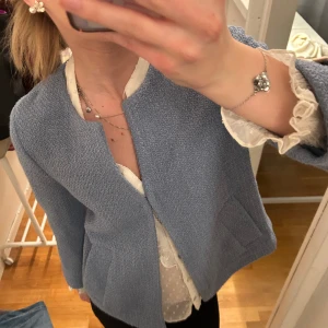 Kofta  - Jag säljer denna fina blåa ”kofta” från Esprit. 