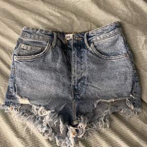 Skit snygga jeans shorts från zara, oanvända och köpta förra året. 