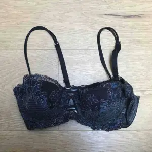 Authentic Never Worn La Perla Bra Black with Purple & Blue Lacework Polyester Blend, Contents shown in Image FR 80B
