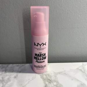 Nyx marshmellow primer. Testad men inget som märks av, nypris mellan 150-200kr. Säljer för 100. Skriv privat för mer detaljer.💗