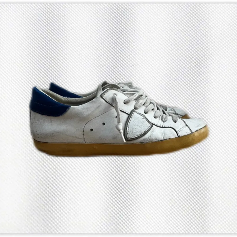 PHILIPPE MODEL SKOR✅ Size 42 PRIS: 1699kr Ta chans att plocka hem dessa feta philippe Model skorna!. Skor.