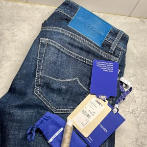 Jacob cohen jeans  - Säljer ett par Skitsnygga jc Jeans för dem kommer inte till användning. Sick 9/10 knappt använda. allt og följer även med. Om ni vill höra av er så kan jag bara sicka bilder på min insta. ❗️liassandstrom❗️