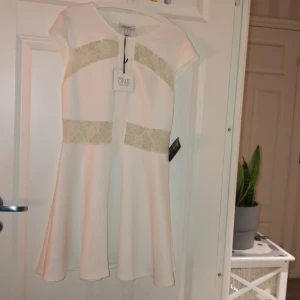 Klänning onekess - Helt oanvänd klänning från Nelly.