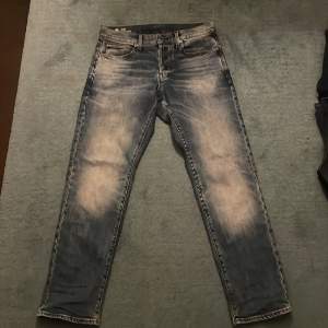 Riktigt feta G-star raw jeans helt nya använda fåtal gånger, nypris är 1400 cirka och jag säljer för Vädligt mycket billigare så hör av dig! Priset kan sänkas och skriv för mer bilder, info mm.