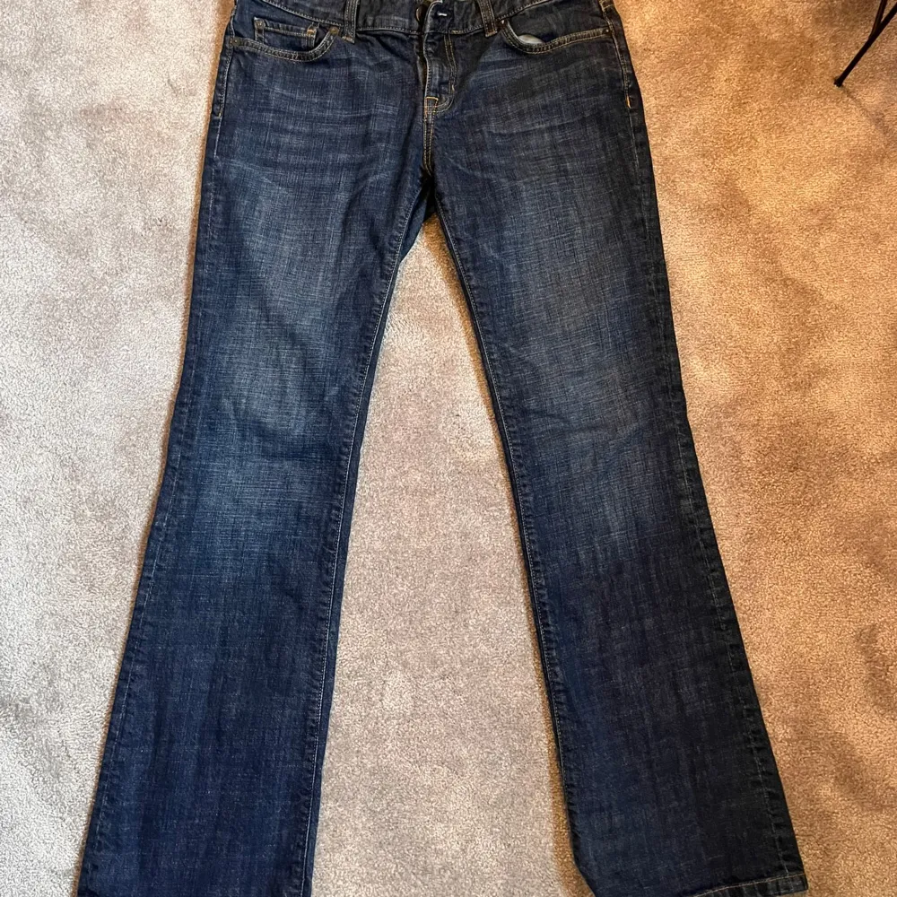 ranslate text with your camera Vintage mörkblå GAP-jeans med låg midja. Etiketten säger att de är storlek 32 på midjan men jag skulle säga att de är mycket större - 36/38. Jeans & Byxor.