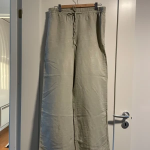 Linne byxor - Storlek M Oanvänd