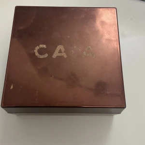Caia loose glow bronzer - Nästan helt full. I färgen sicily. 