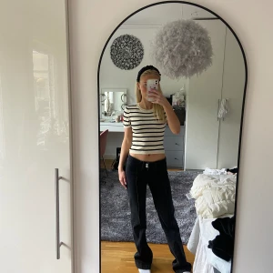 Topp - Randig top från Gina  Nästan aldig använd så bra skick  