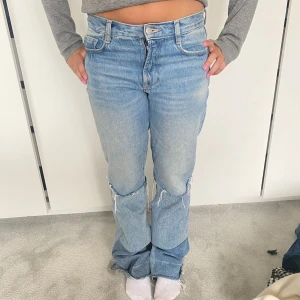 Zara jeans - Skit snygga zara jeans som tyvärr inte fins kvar längre ❤️