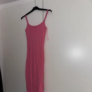 Rosa klänning 🩷 - Jättefin klänning från New Yorker, Aldrig använd 🩷