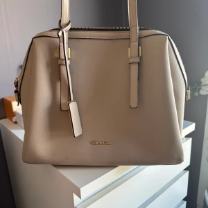 Calvin Klein väska  - I använd skick men utan skavanker 