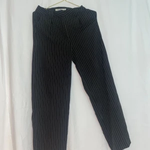 Kostymbyxor - Randiga kostymbyxor! 🦓