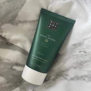 En body cream från serien ” Jing” 