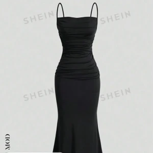 Svart långklänning  - En svart långklänning som är använd 1 gång. Skriv privat för egna bilder