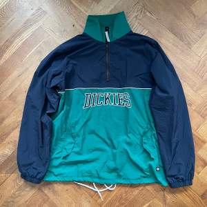 Dickies jacka i storlek large 